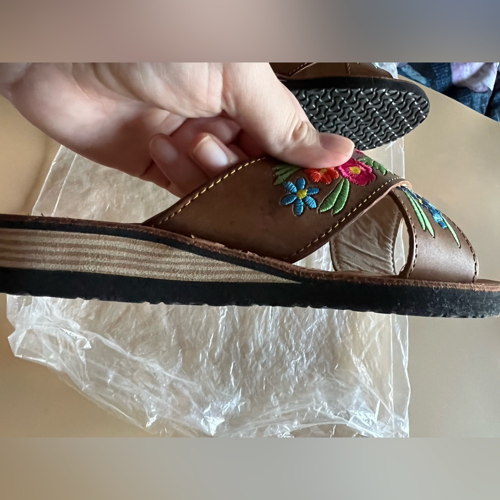 Embroidered Floral Brown Sandals - Picture 4 of 5